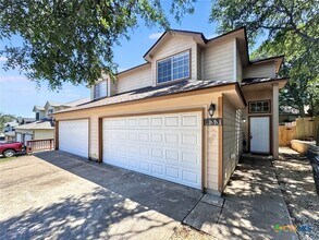 Building Photo - 833 Sagewood Trail