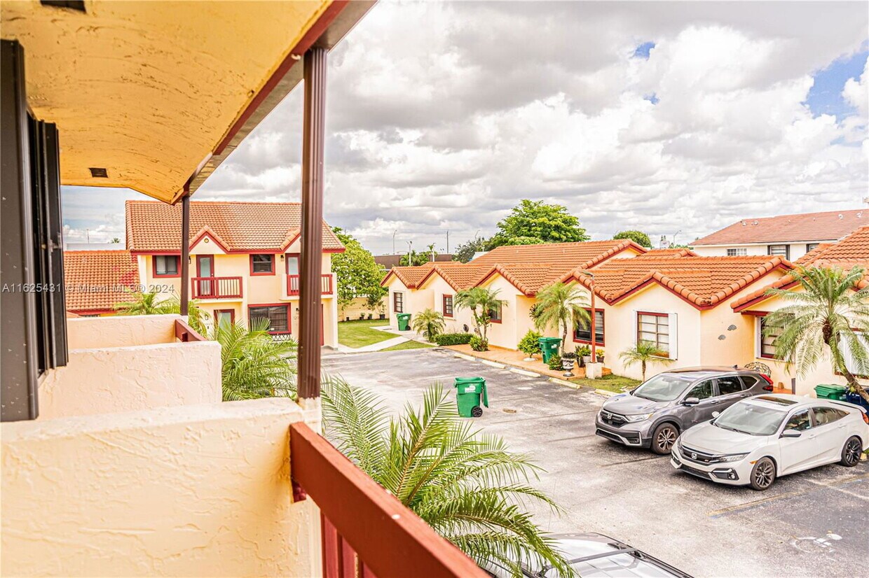 Foto principal - 12027 SW 10th St