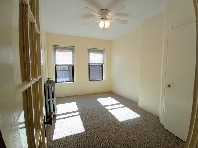 Building Photo - 346 Hanover St