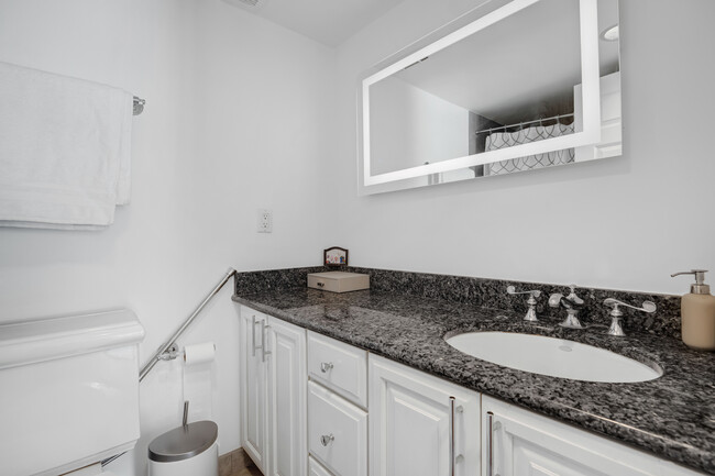 Foto del edificio - 2501 Calvert St NW