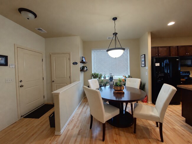 Building Photo - 526 Walhalla Ct