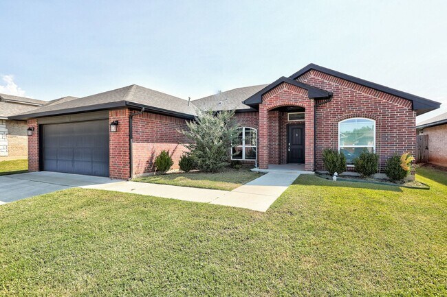 Building Photo - 2321 Norwood Dr