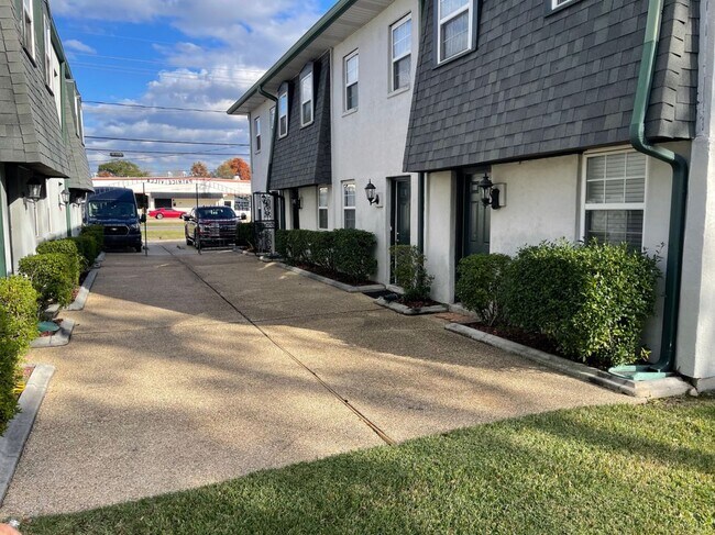 Foto del edificio - 1824 Hickory Ave