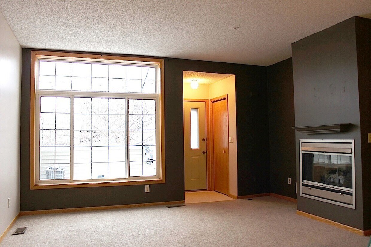 Foto principal - 8789 Branson Dr