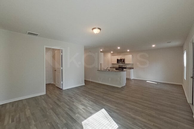 Building Photo - 213 Big Oak