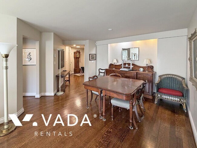 Photo du bâtiment - Balmoral 2 BR APT Rental 107-5615 Hampton Pl Vancouver: VADA
