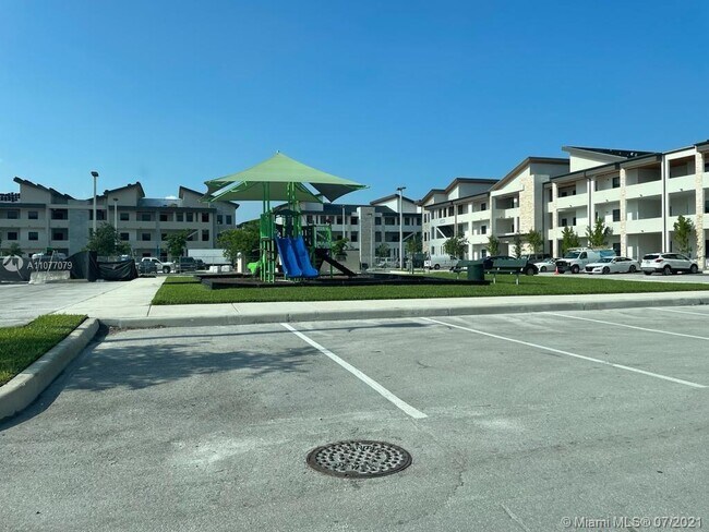 Building Photo - 7905 NW 104th Ave