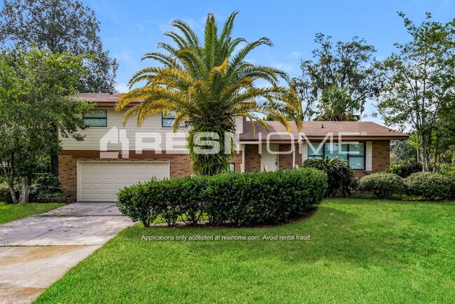 Building Photo - 1205 Lamanto Ave E
