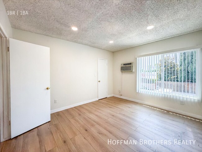 Foto del edificio - 5461 Kester Ave