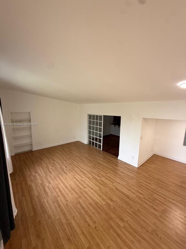 Building Photo - 8401 SW 33rd Terrace