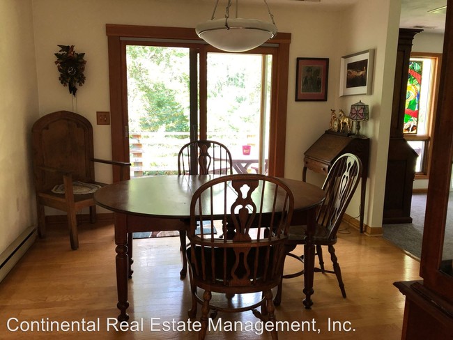 Building Photo - 4 br, 2 bath House - 221 Villa Crest Drive