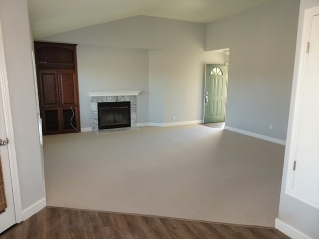 Building Photo - 85 Tahoe Ct