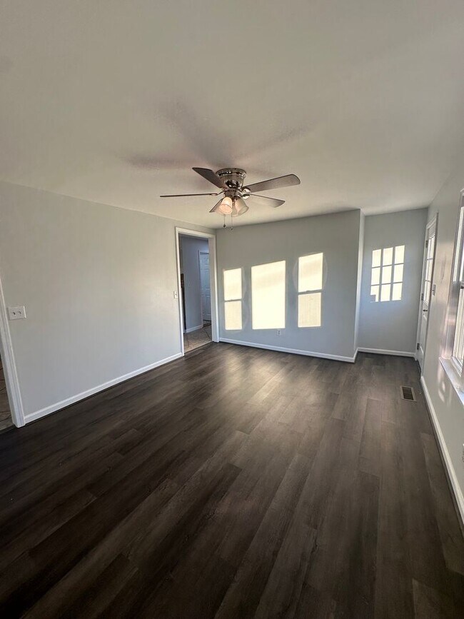Building Photo - 2 br, 1 bath House - 103 Sharpe St.