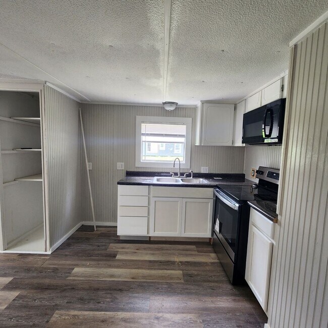 Foto del edificio - 2 Bedroom House in Woden Available- Accept...