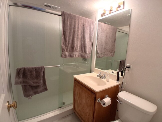 Building Photo - 565 N 300 E