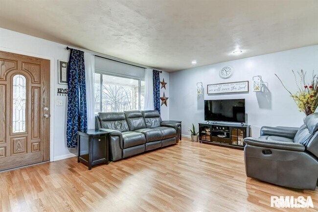 Foto del edificio - 77 Bonnie Brook Rd