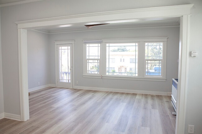 Building Photo - 2520 5th Ave