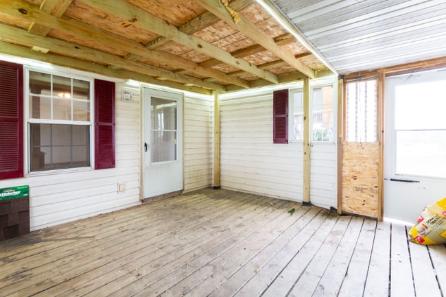 Building Photo - 911 200th St