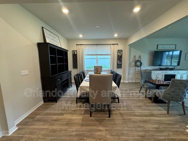 Foto del edificio - 5625 Cedar Chase Dr