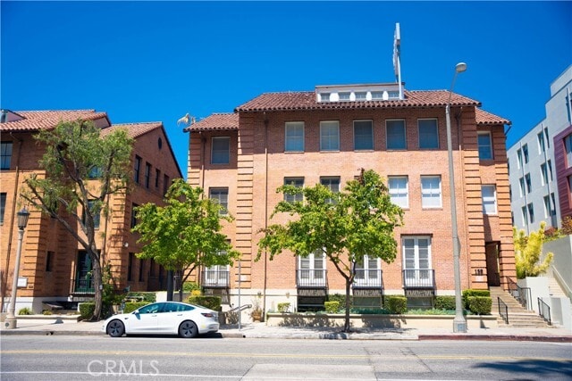 Building Photo - 139 S Los Robles Ave