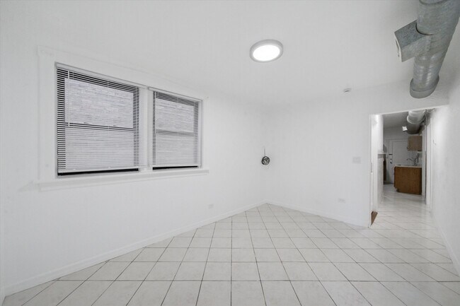 Foto del edificio - 2448 N Keeler Ave