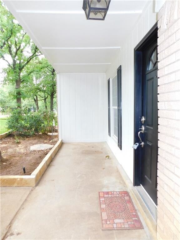 Building Photo - 210 Lake Vista W