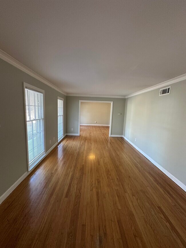 Foto del edificio - 4197 Woodcrest Dr