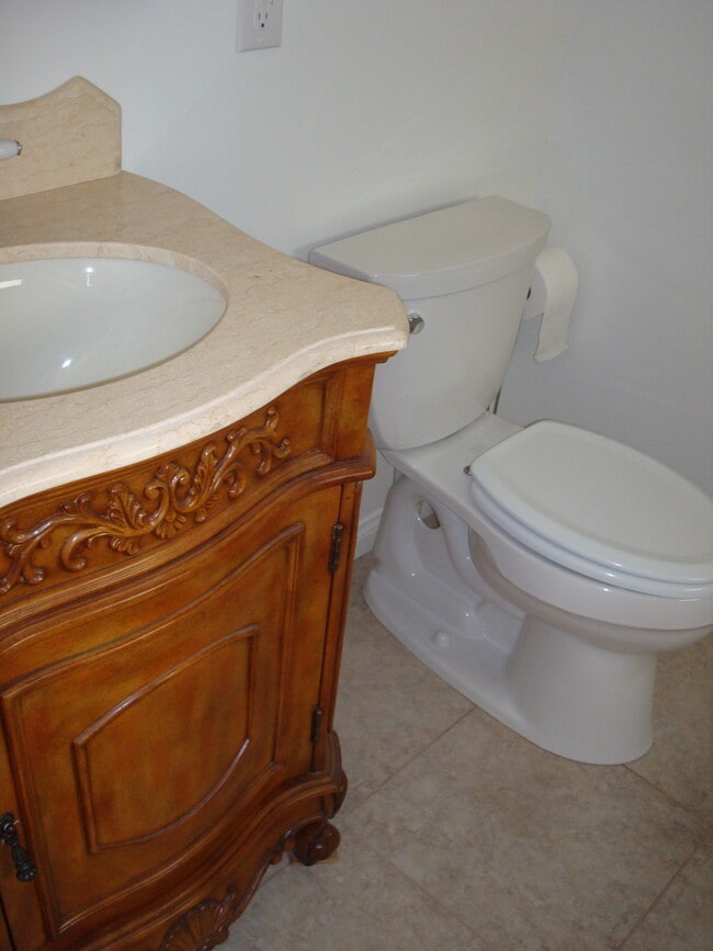 Bath 1 - 2113 Loma Dr