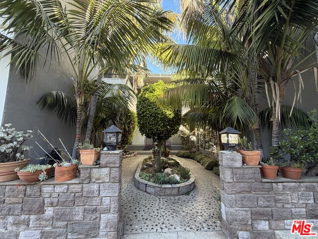 Foto del edificio - 742 S Plymouth Blvd