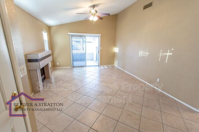 Foto del edificio - 7040 W Olive Ave