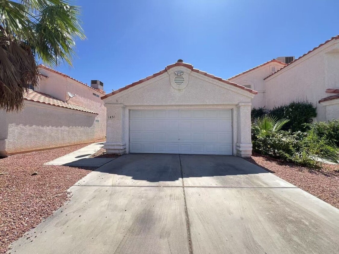 Primary Photo - Cozy one single-story home