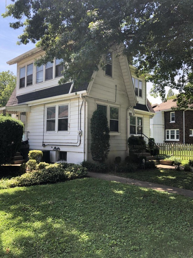 Building Photo - 1408 Quadrant Ave