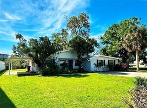 Building Photo - 812 Bayview Dr