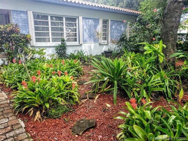 Building Photo - 125 NE 110th St