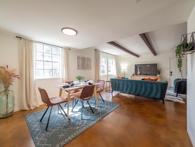 Foto del edificio - 1809 Woodland Ave