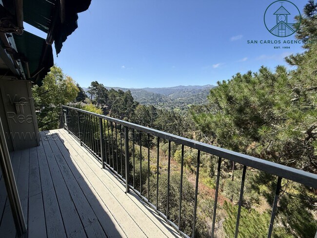 Foto del edificio - Two Bedroom Premium Del Mesa Condo Unit with Views