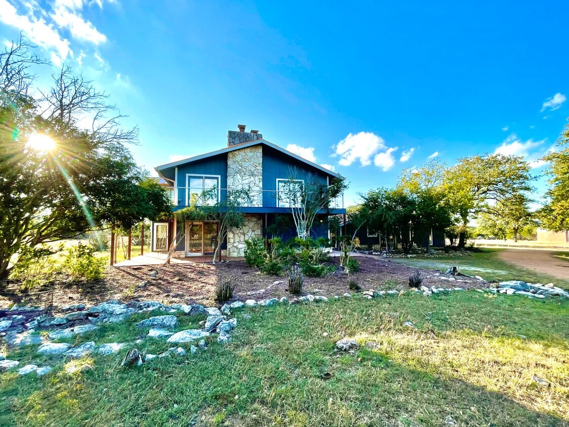 Primary Photo - Working Ranch Estate Home