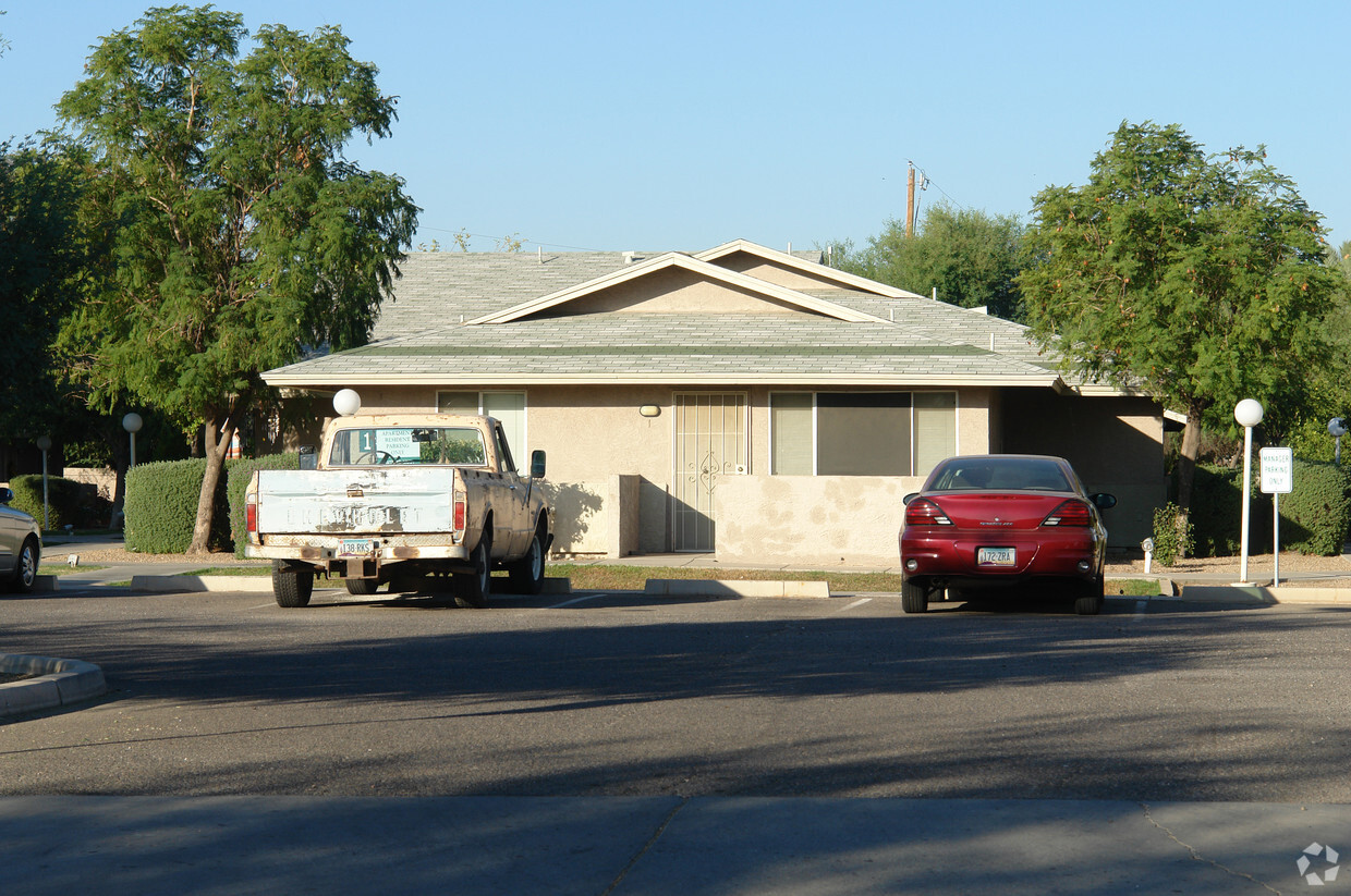 Building Photo - Casa De Merced