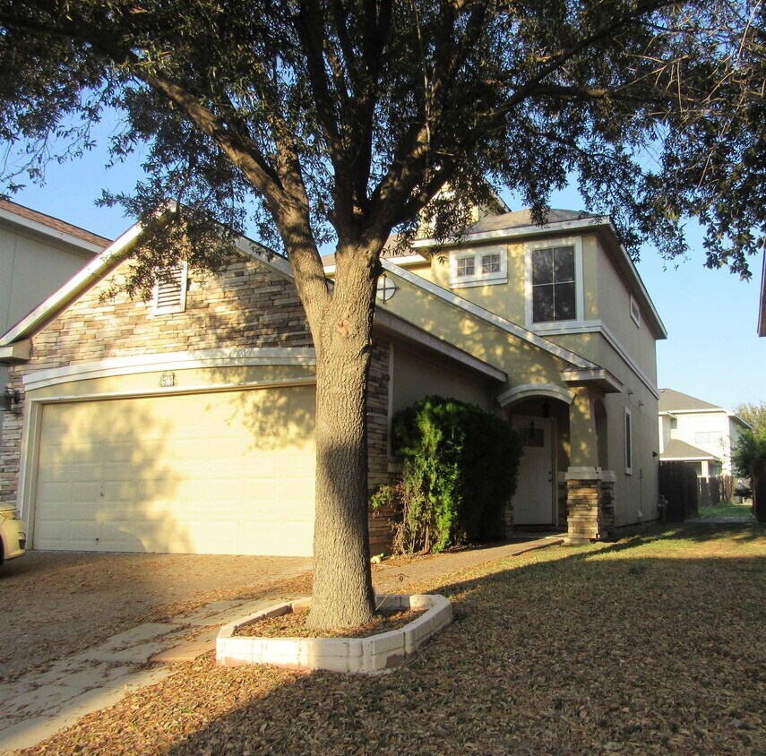 Foto principal - 9310 Albany Dr
