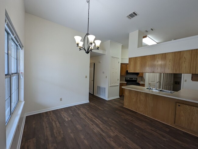 Foto del edificio - Move-in Ready 3 bed/ 2 bath home in North ...