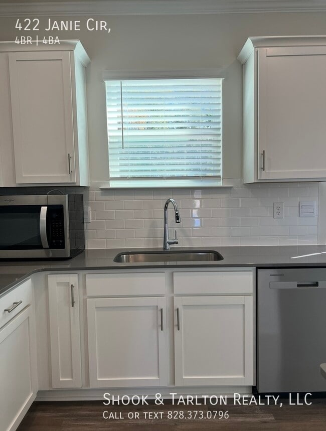 Building Photo - 422 Janie Lp