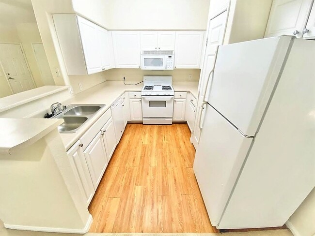 Building Photo - COZY ONE BEDROOM CONDO IN GUARD GATED COMM...