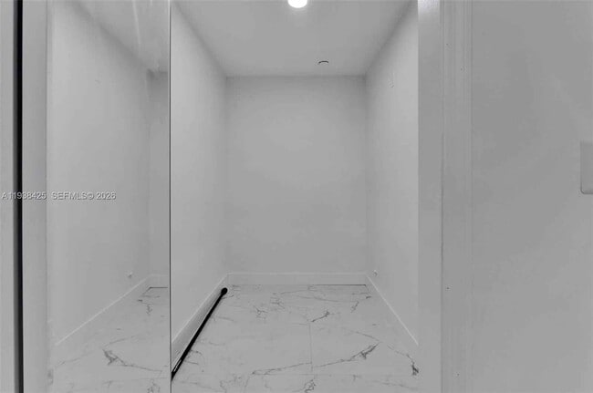 Foto del edificio - 860 NW 207th St