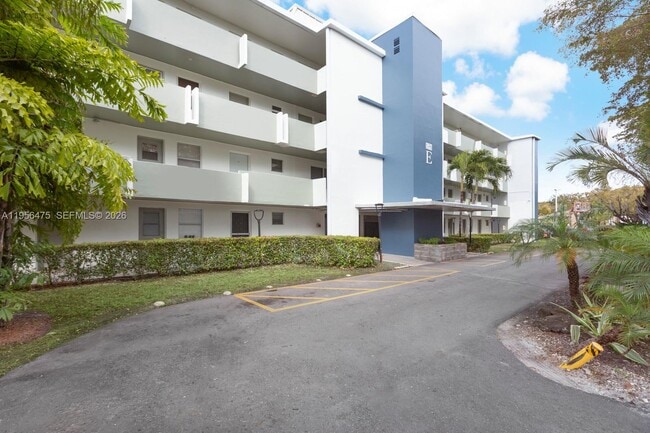 Foto del edificio - 1351 NE 191st St