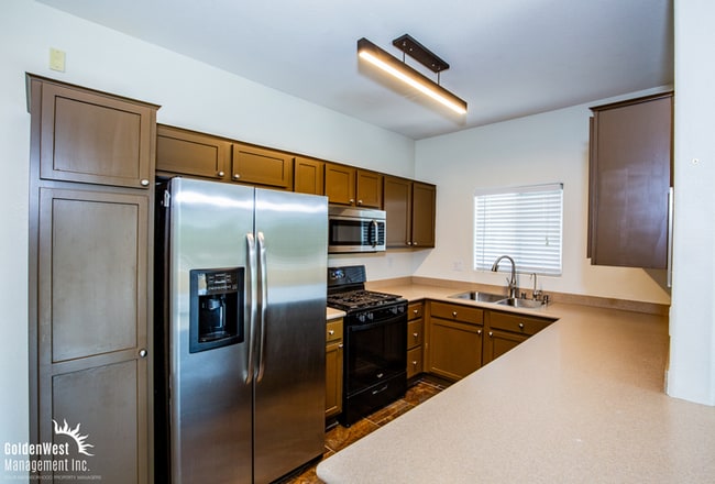 Building Photo - Stylish Upstairs 2Bdm 2Ba Condo in a Desir...