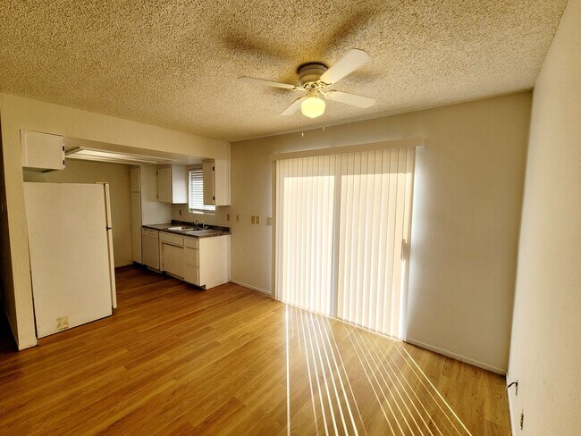 Foto del edificio - You will love this 2 bedroom 1.5 bath in 29 Palms  Close to Marine Base