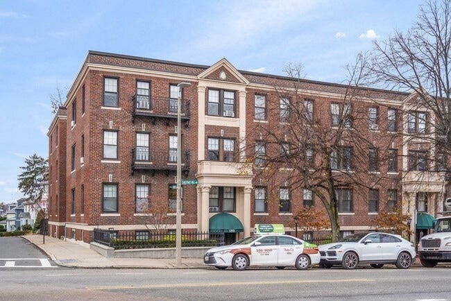 Building Photo - 189 Chestnut Hill Ave