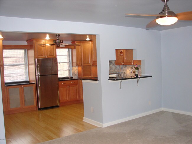 Building Photo - 34 Manor Dr