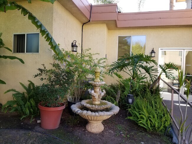 Foto del edificio - 4604 Cahuenga Blvd