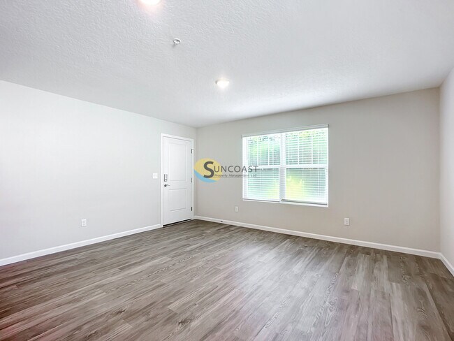 Foto del edificio - 6451 Breezy Oaks Wy
